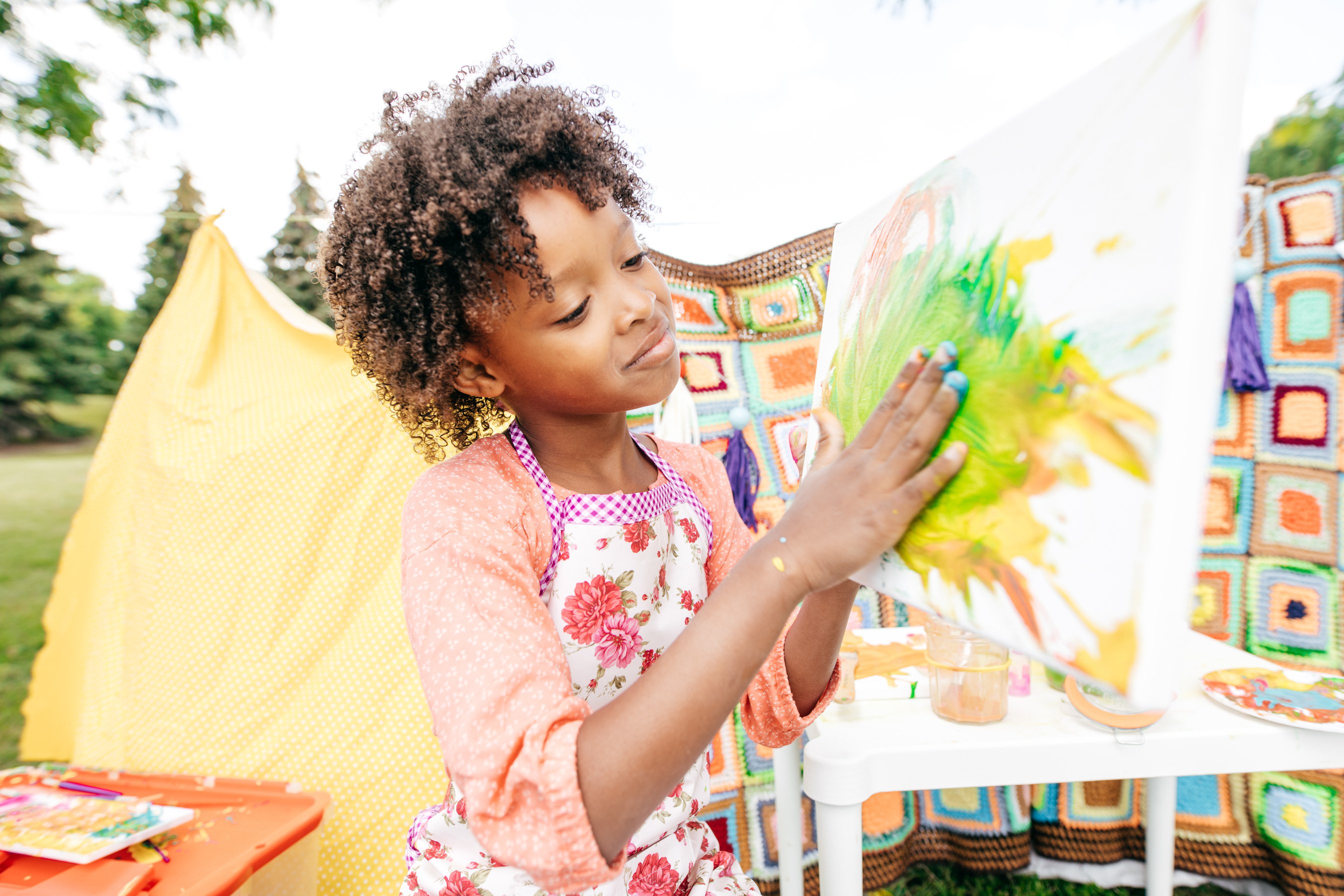 Outdoor art lesson for kids